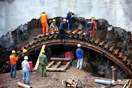 中山隧道钢花管支护案例